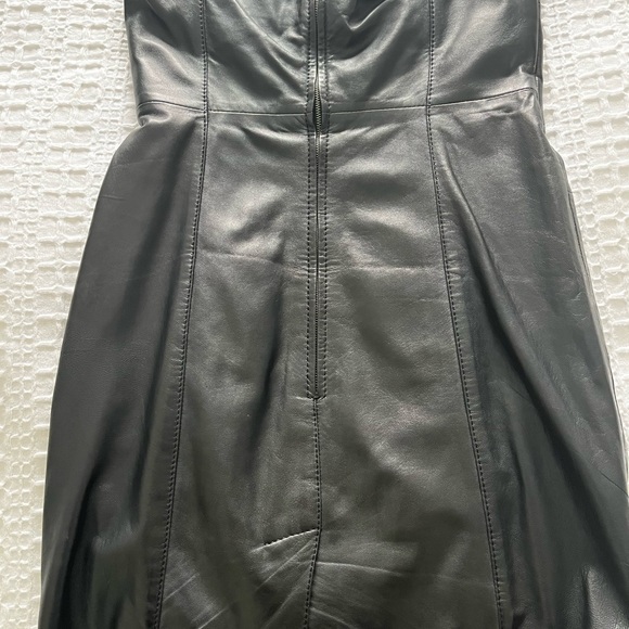 Black leather mini dress by a Esprit great condition size4-6 can’t seem to find - Picture 3 of 4